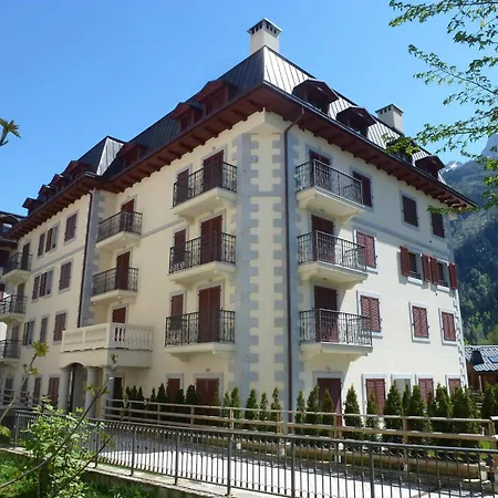 Bel Au Centre De Avec Wifi Et Parking - Fr-1-343-252 * Chamonix